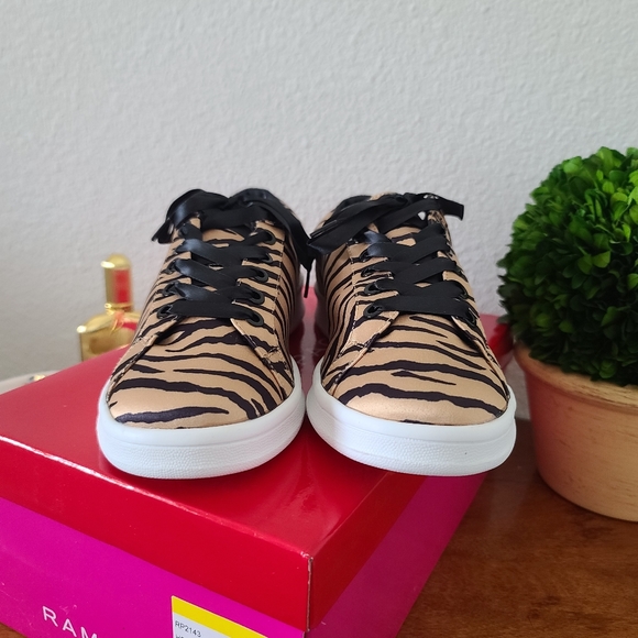 *NWB* Rampage Holly Lace-up Sneaker, 8 - Picture 5 of 9